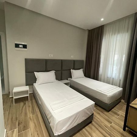 Hotel Rai Sarandë Buitenkant foto