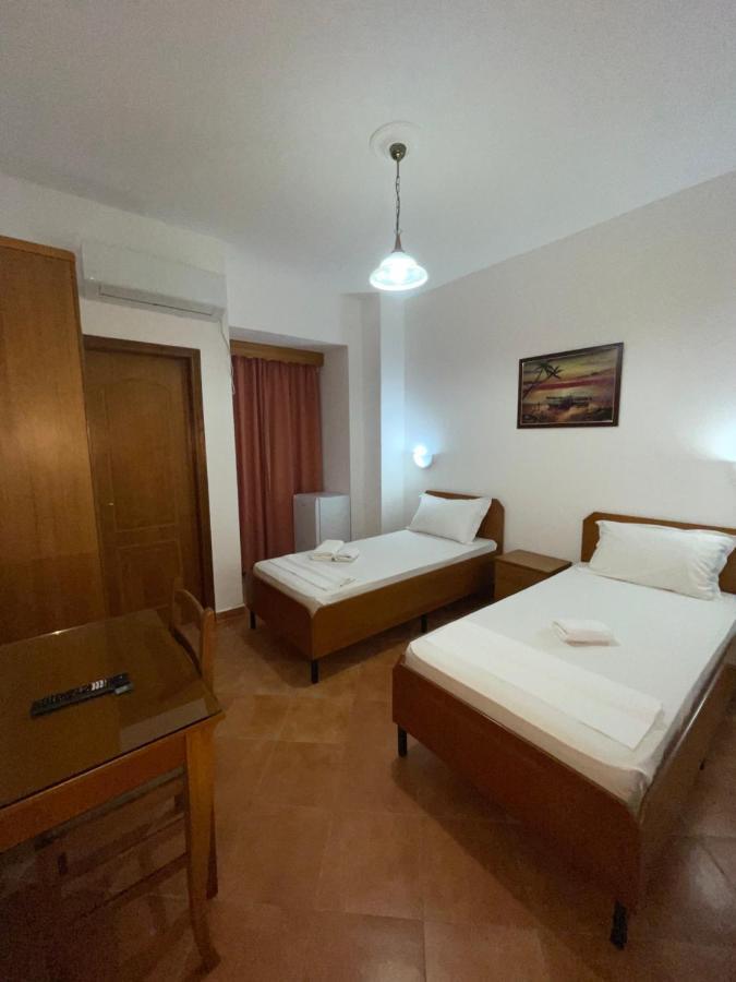 Hotel Rai Sarandë Buitenkant foto