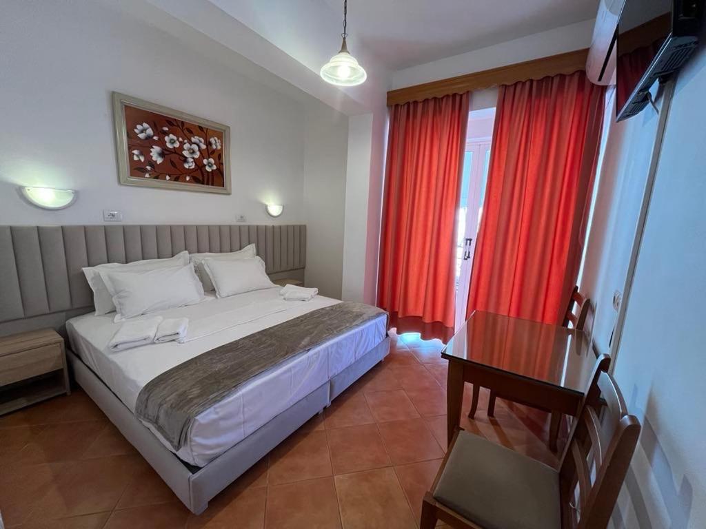 Hotel Rai Sarandë Buitenkant foto