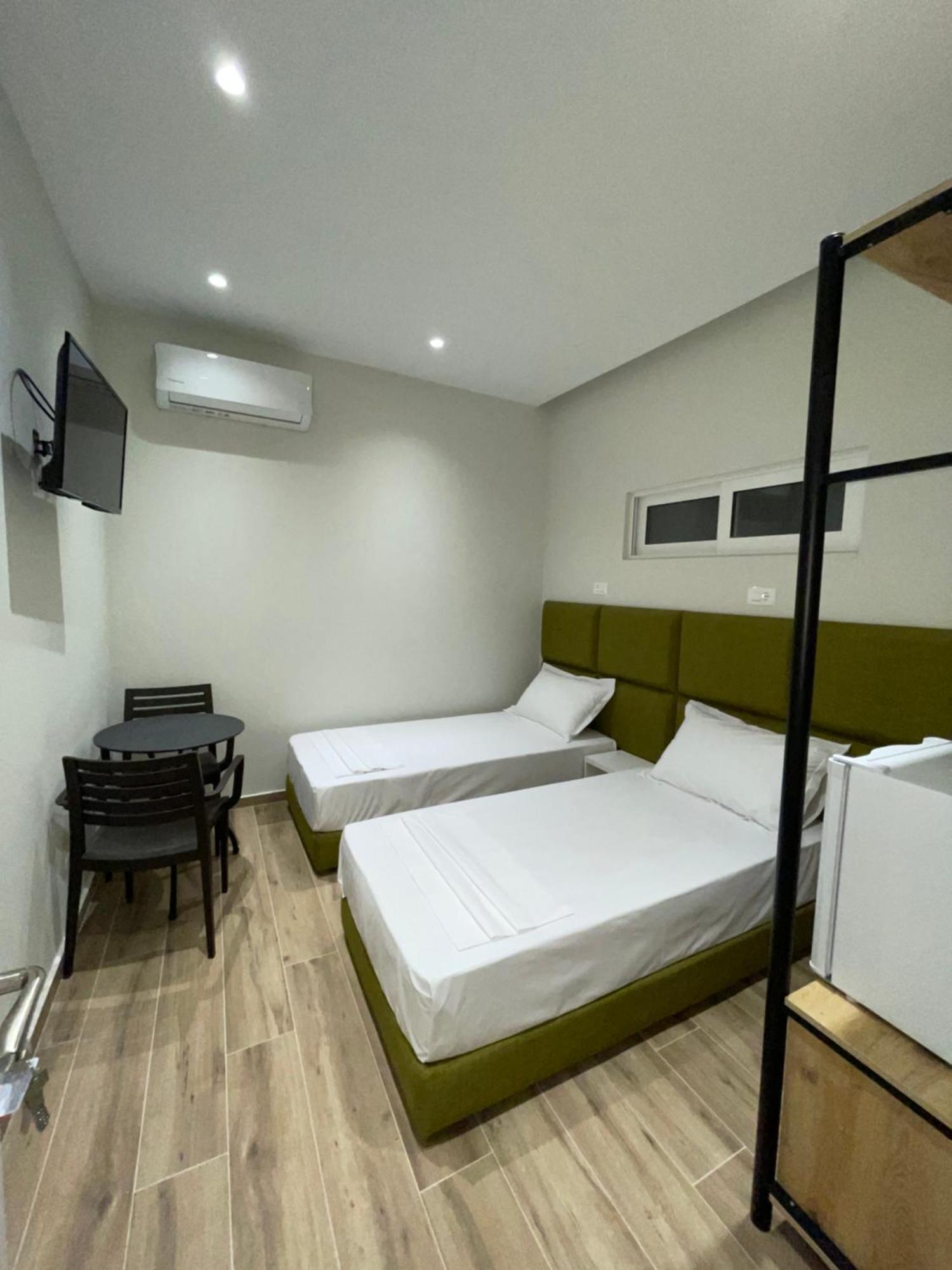 Hotel Rai Sarandë Buitenkant foto