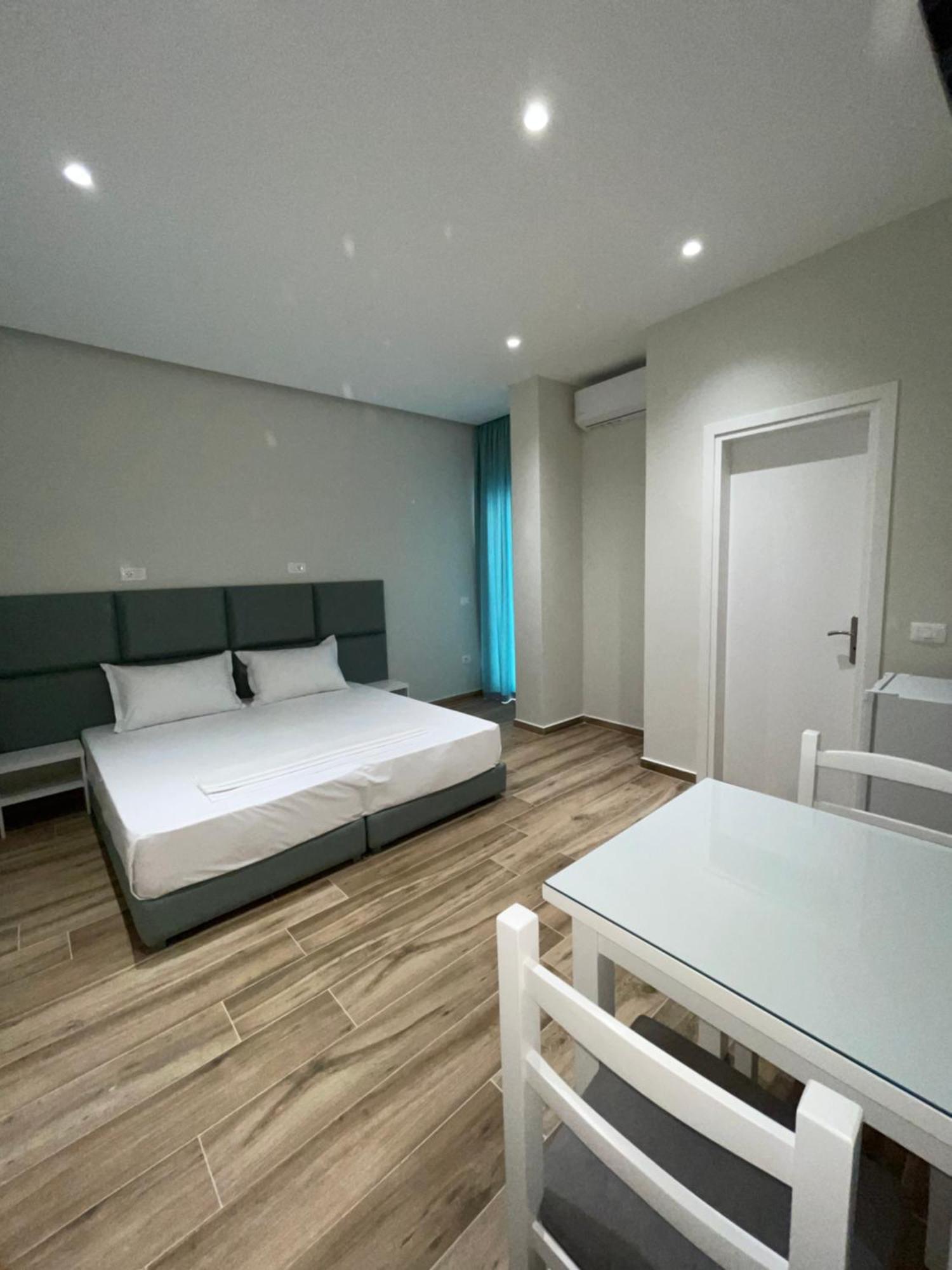 Hotel Rai Sarandë Buitenkant foto