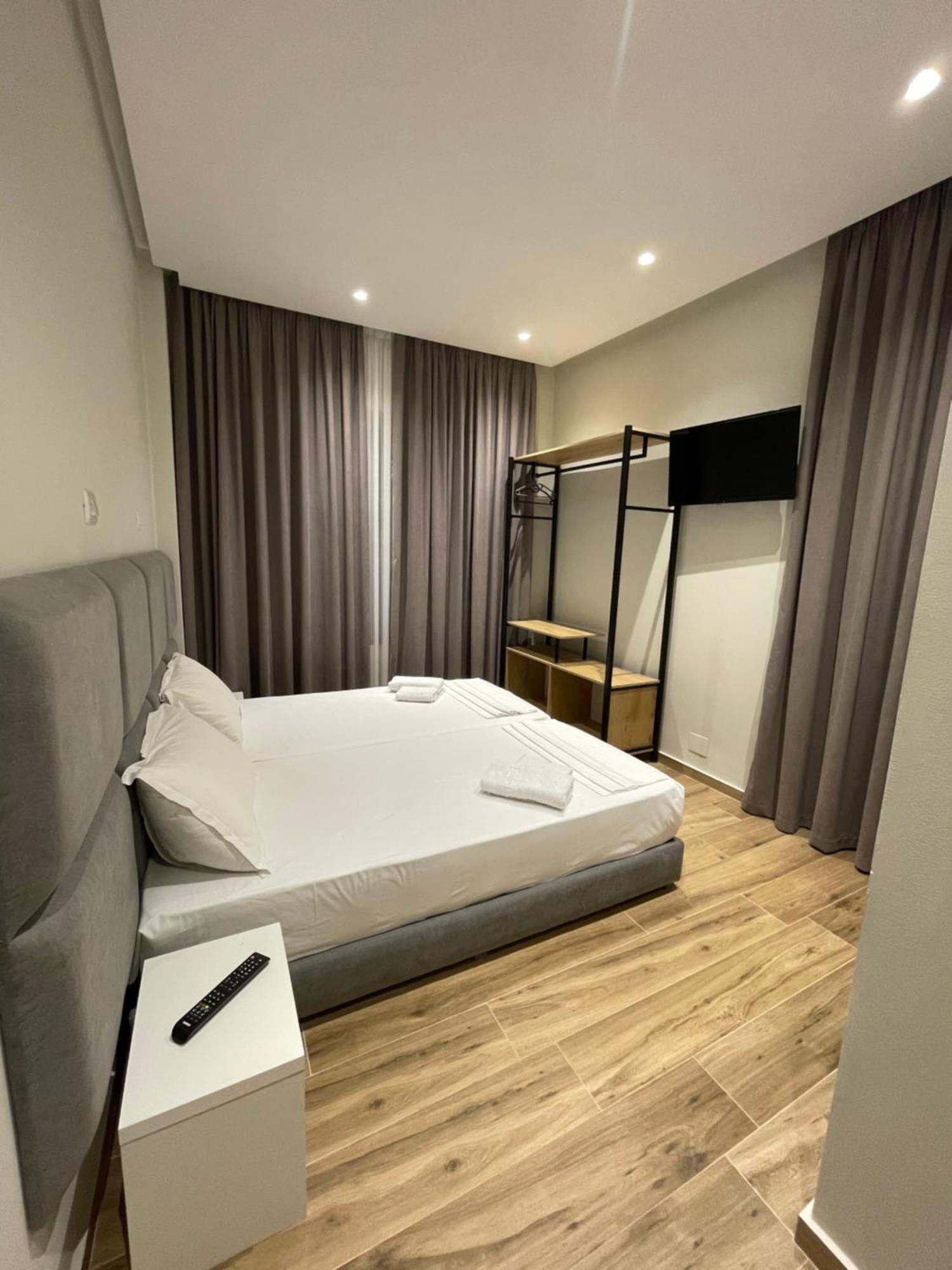 Hotel Rai Sarandë Buitenkant foto