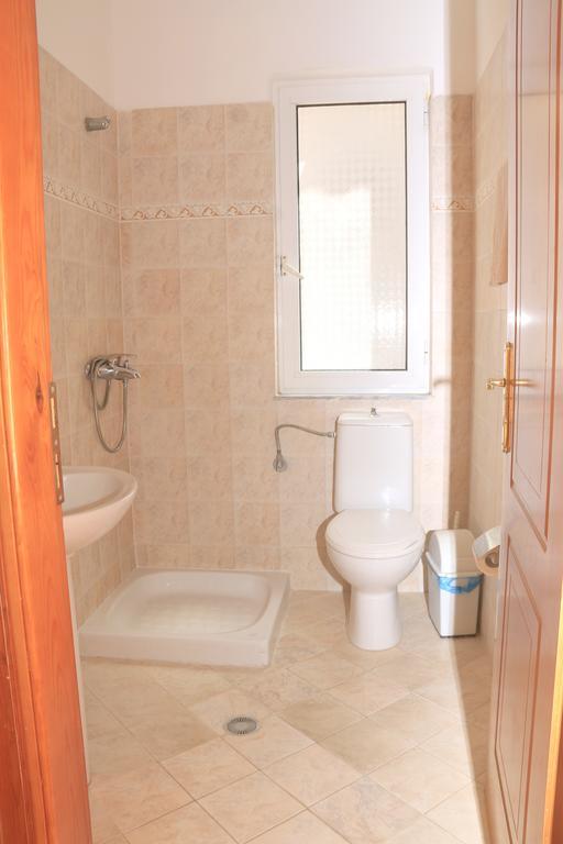 Hotel Rai Sarandë Buitenkant foto
